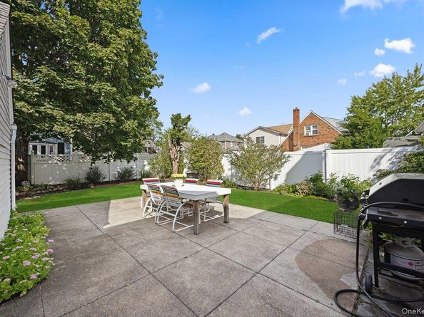186 Green Street, Valley Stream NY 11580
