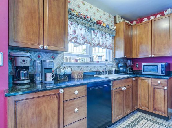 168-03 Powells Cove Boulevard 13, Beechhurst NY 11357
