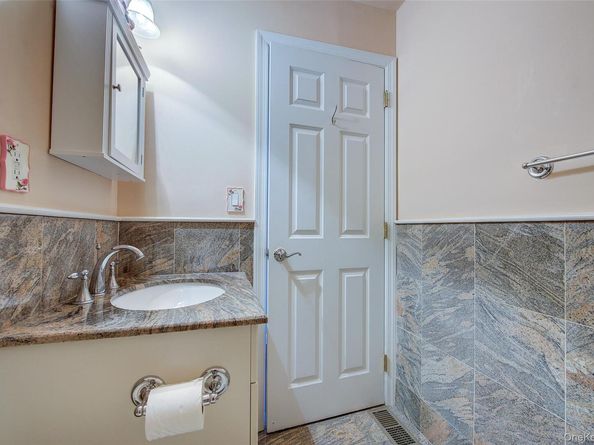 168-03 Powells Cove Boulevard 13, Beechhurst NY 11357