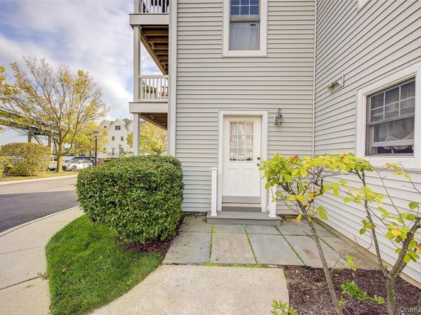 168-03 Powells Cove Boulevard 13, Beechhurst NY 11357