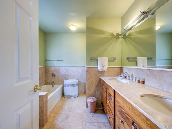 168-03 Powells Cove Boulevard 13, Beechhurst NY 11357
