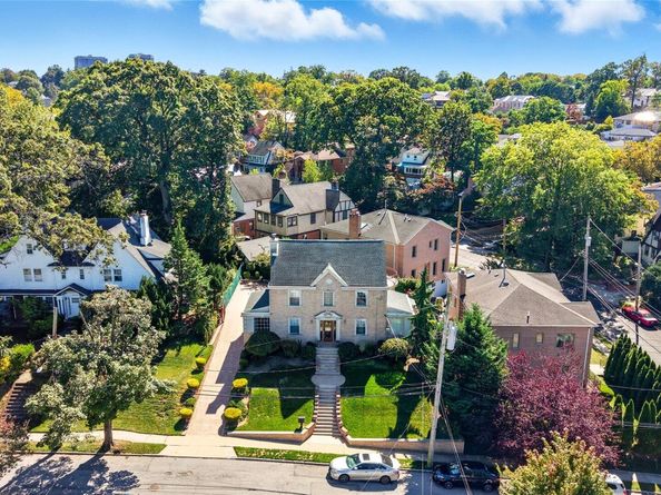 255-10 Iowa Road, Little Neck NY 11362
