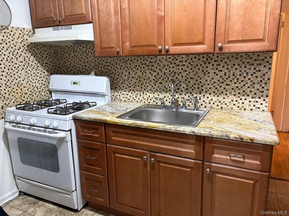 84-31 Van Wyck Expressway 1M, Briarwood NY 11435