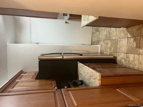 84-31 Van Wyck Expressway 1M, Briarwood NY 11435
