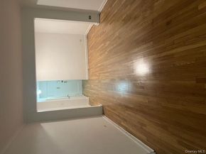 84-31 Van Wyck Expressway 1M, Briarwood NY 11435