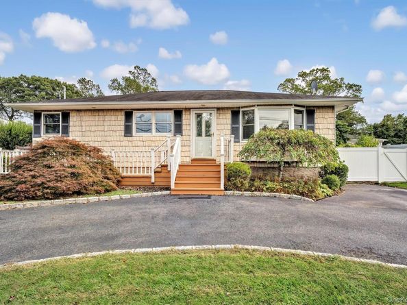 207 Juniper Road, Kings Park NY 11754