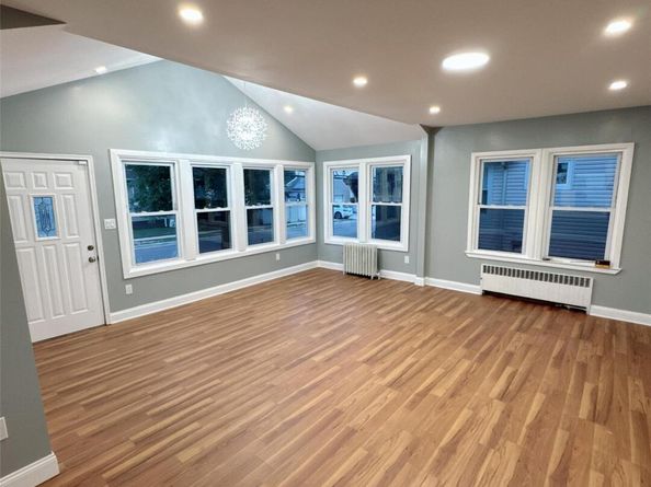 17 Sapir Street, Valley Stream NY 11580
