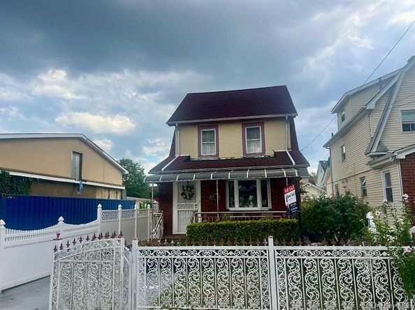 21438 112th Road, Queens Village NY 11429