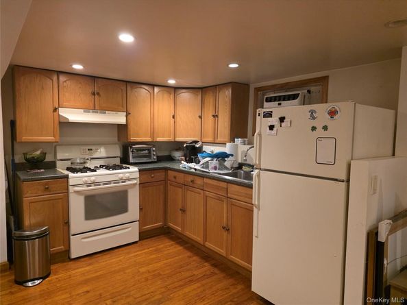 7949 77th Road, Glendale NY 11385