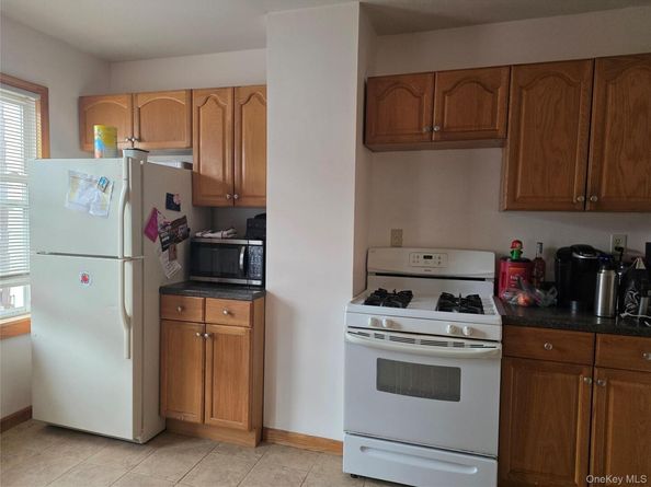 7949 77th Road, Glendale NY 11385