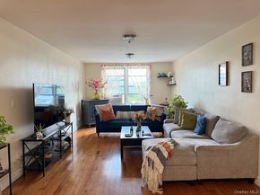 60-11 Broadway 3S, Woodside NY 11377