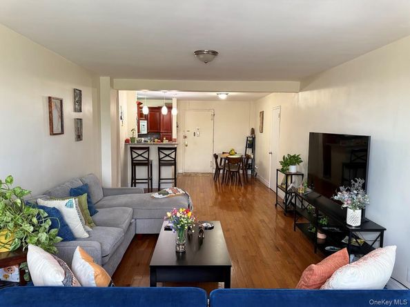 60-11 Broadway 3S, Woodside NY 11377