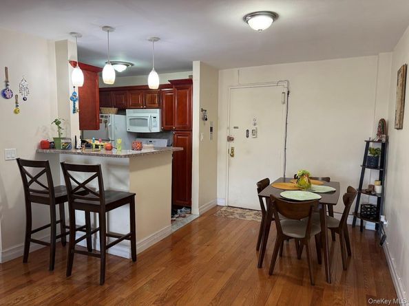 60-11 Broadway 3S, Woodside NY 11377