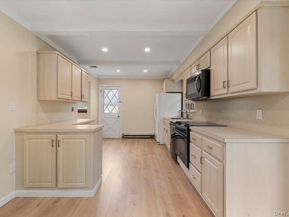 38 Barclay Road, Mastic Beach NY 11951