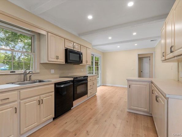 38 Barclay Road, Mastic Beach NY 11951