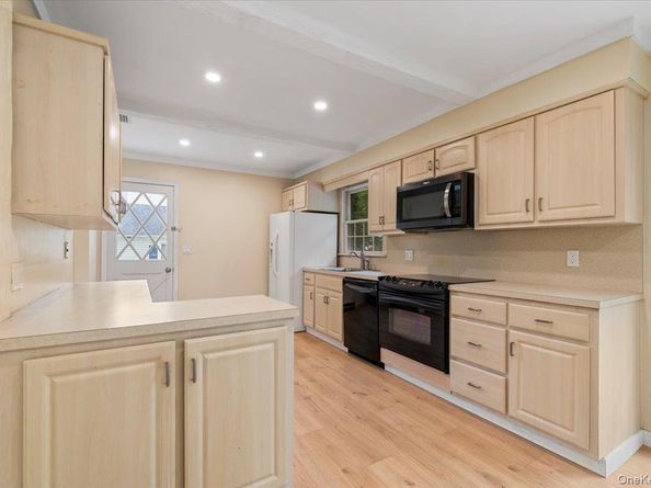 38 Barclay Road, Mastic Beach NY 11951