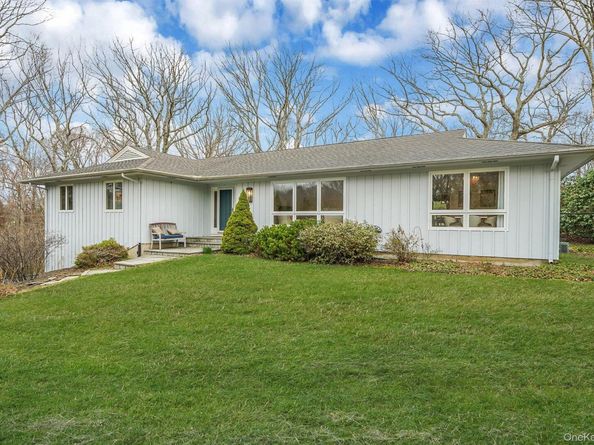 14 Cordwood Path, Shoreham NY 11786