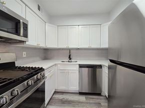 86 Bailey Court 86, Middle Island NY 11953