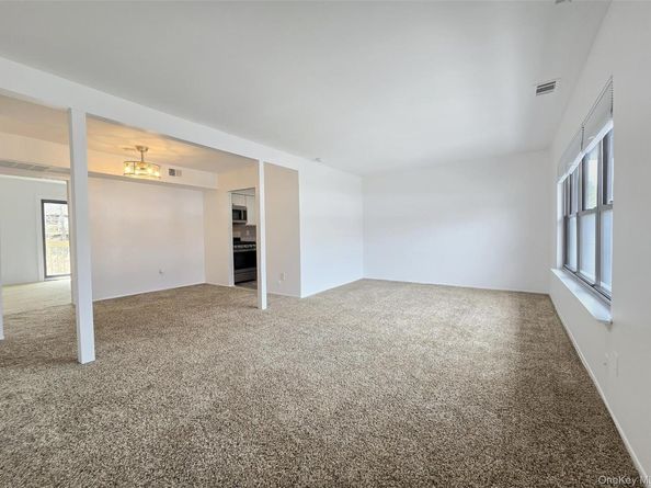 86 Bailey Court 86, Middle Island NY 11953