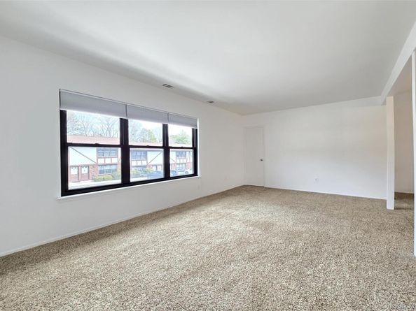 86 Bailey Court 86, Middle Island NY 11953