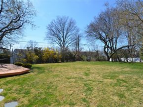 76 Diamond Drive, Plainview NY 11803