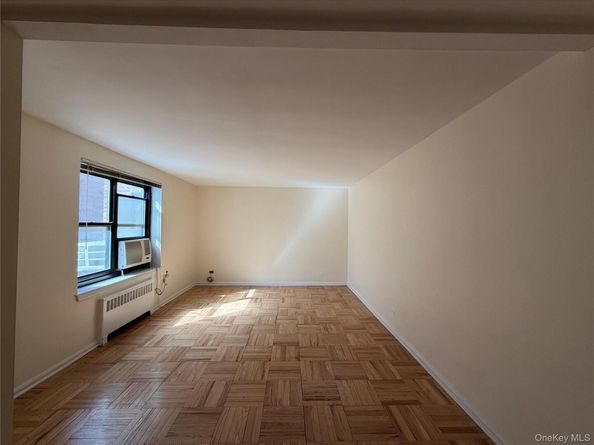 32-22 91 Street 106, East Elmhurst NY 11369