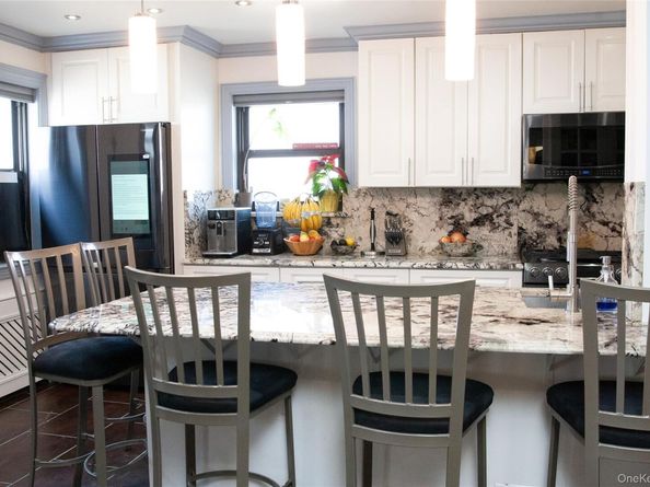 199-18 16th Avenue 25, Whitestone NY 11357