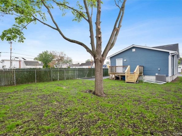 208 W Alhambra Avenue, Lindenhurst NY 11757