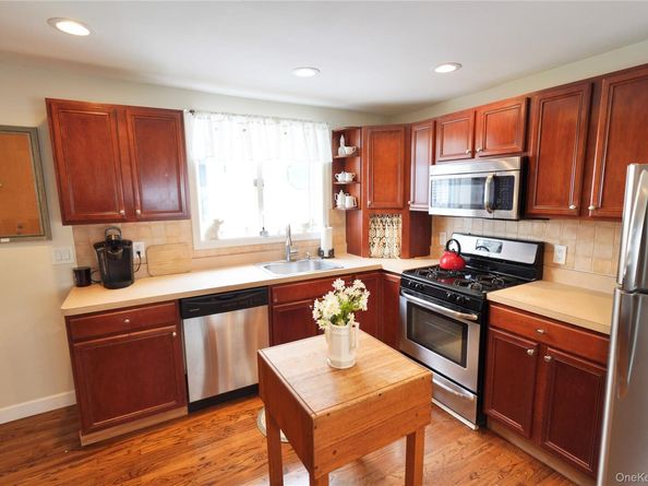 24 Henderson Avenue, Port Washington NY 11050
