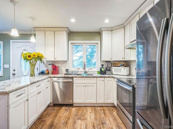 39 Willow Road, Rocky Point NY 11778