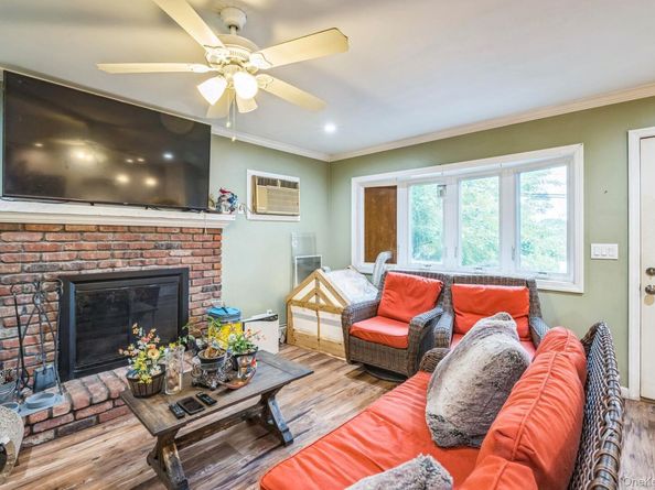 39 Willow Road, Rocky Point NY 11778