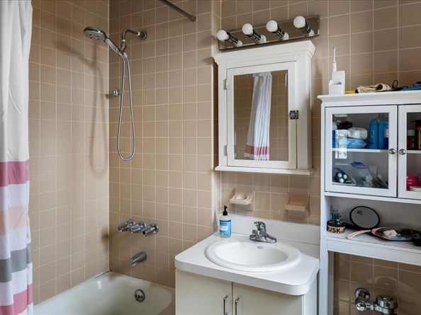 141 Wyckoff Place 2E, Woodmere NY 11598