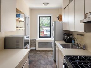 141 Wyckoff Place 2E, Woodmere NY 11598