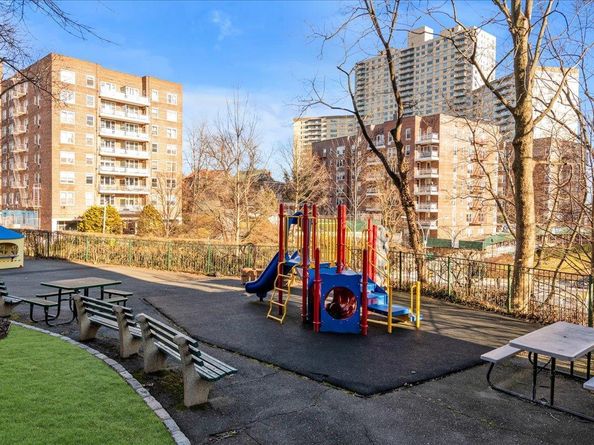 80 Knolls Crescent 8M, Bronx NY 10463