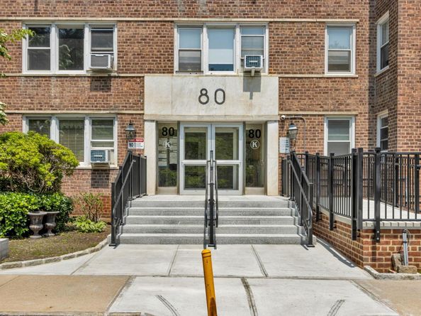 80 Knolls Crescent 8M, Bronx NY 10463