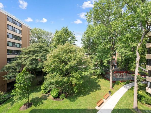 16705 12th Avenue 5B, Beechhurst NY 11357