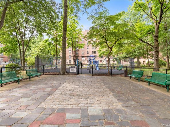 209-20 18th Avenue 6C, Bayside NY 11360