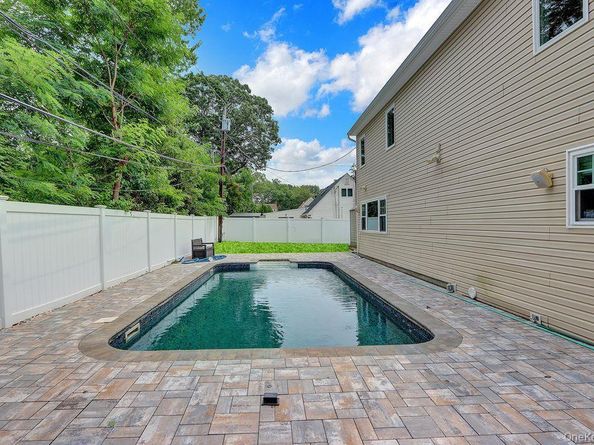 5 Arcadia Drive, Dix Hills NY 11746