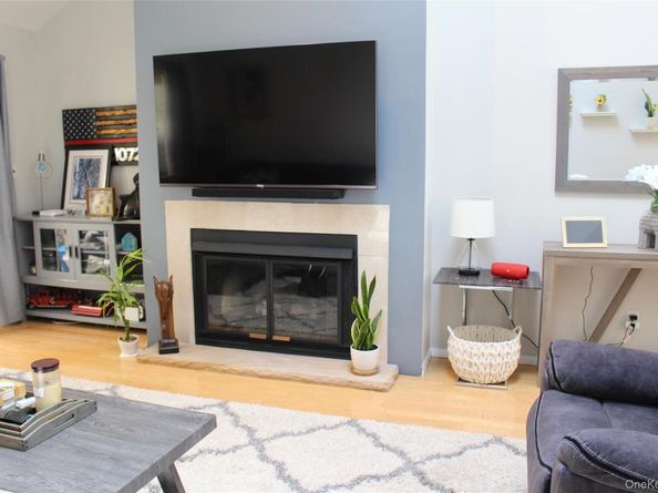 2 Rose Court, East Islip NY 11730