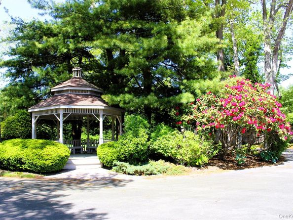 2 Rose Court, East Islip NY 11730