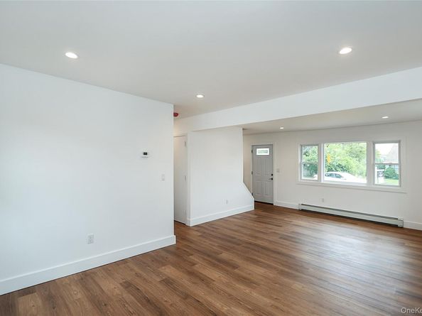50 Carlls Path, North Babylon NY 11703
