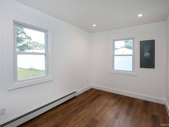 50 Carlls Path, North Babylon NY 11703