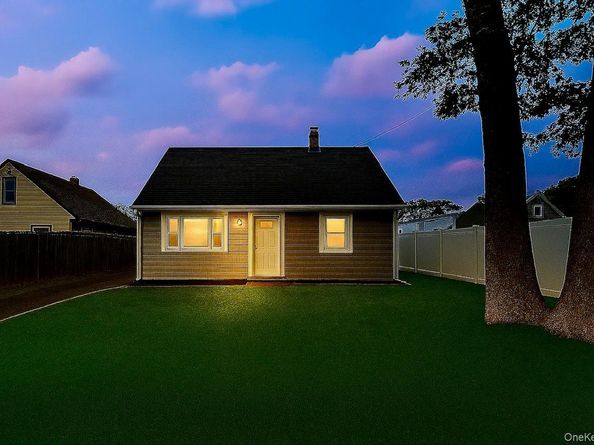 50 Carlls Path, North Babylon NY 11703
