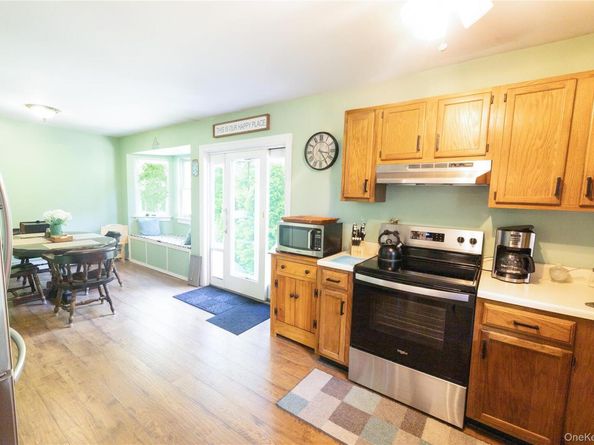 31 Ashton Road, Medford NY 11763