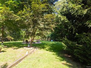 31 Ashton Road, Medford NY 11763