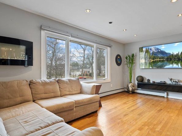 95 Foster Avenue, Valley Stream NY 11580