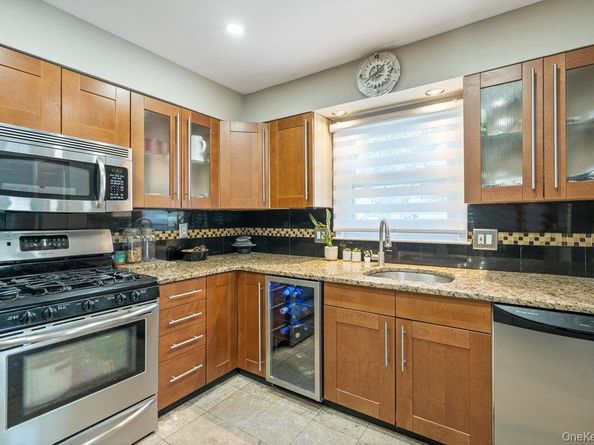 95 Foster Avenue, Valley Stream NY 11580