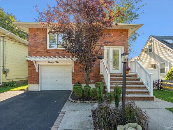 95 Foster Avenue, Valley Stream NY 11580