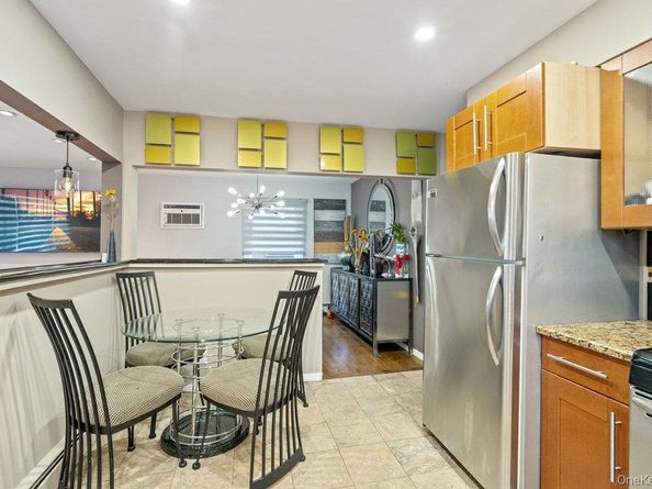 95 Foster Avenue, Valley Stream NY 11580
