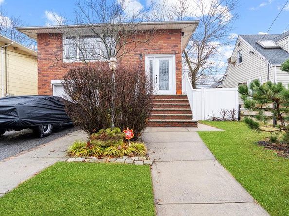 95 Foster Avenue, Valley Stream NY 11580